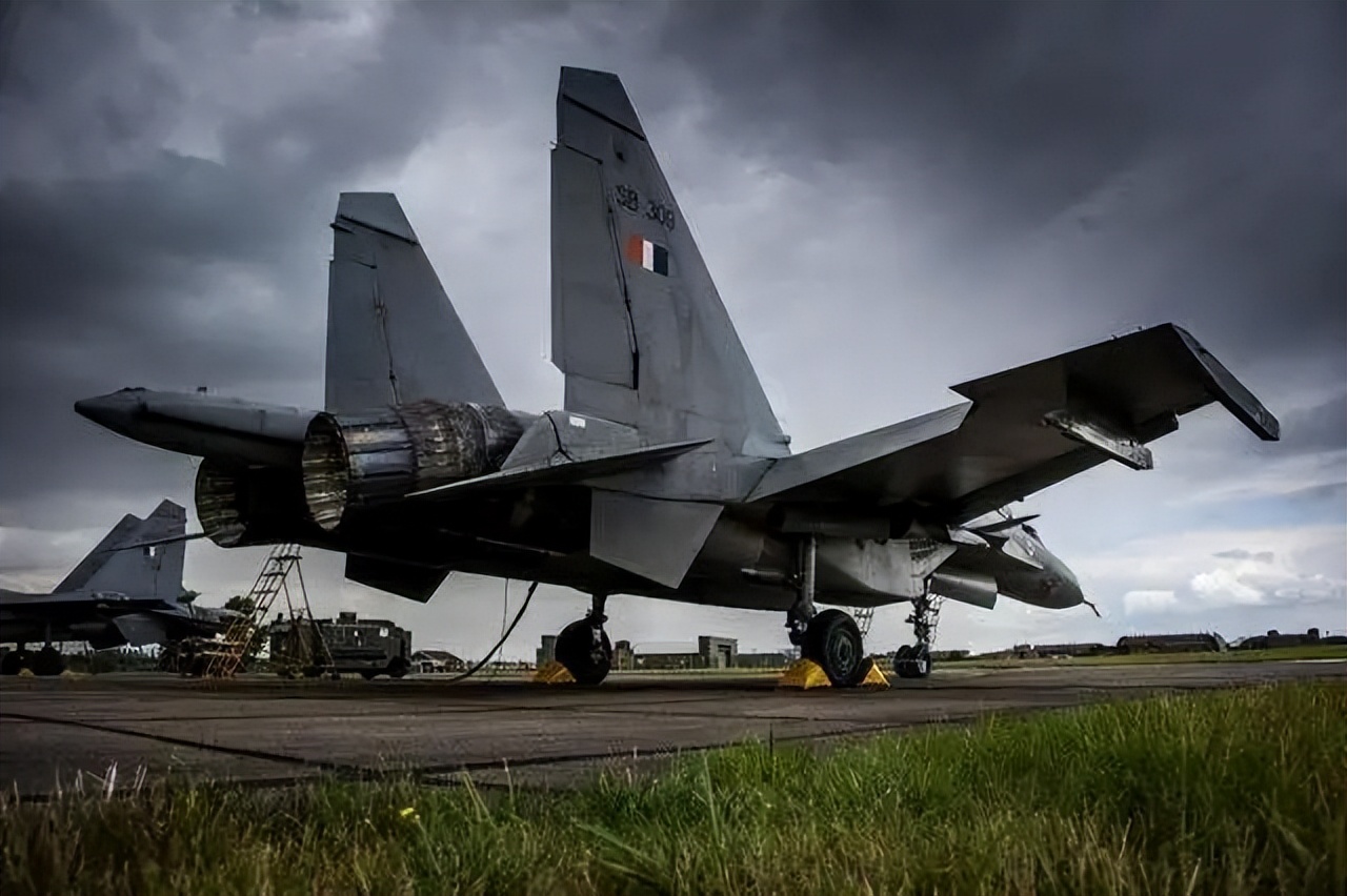 印度为什么花巨资买武器,印度有苏30mki为什么买阵风