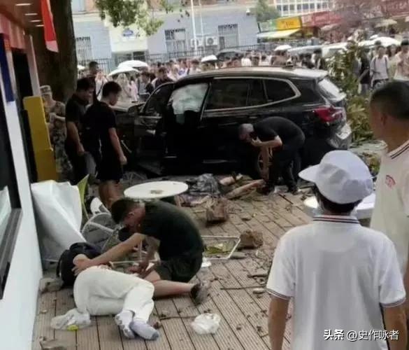 湖南高校“脱衣遮丑”事件的曝光，撕开了当今社会难以启齿的伤疤