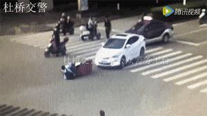 拆除遮阳篷专项整治工作,整治电动车雨棚拆除