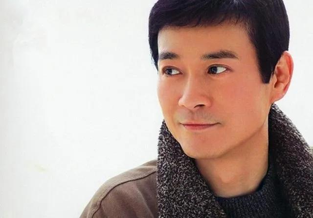 他是tvb第一代顶流，玉树临风，风流倜傥，满足古装迷所有的幻想