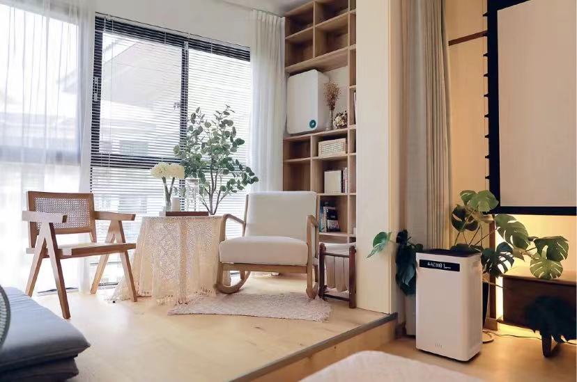 家里养狗养猫用空气净化器管用吗,养猫买空气净化器还是新风机