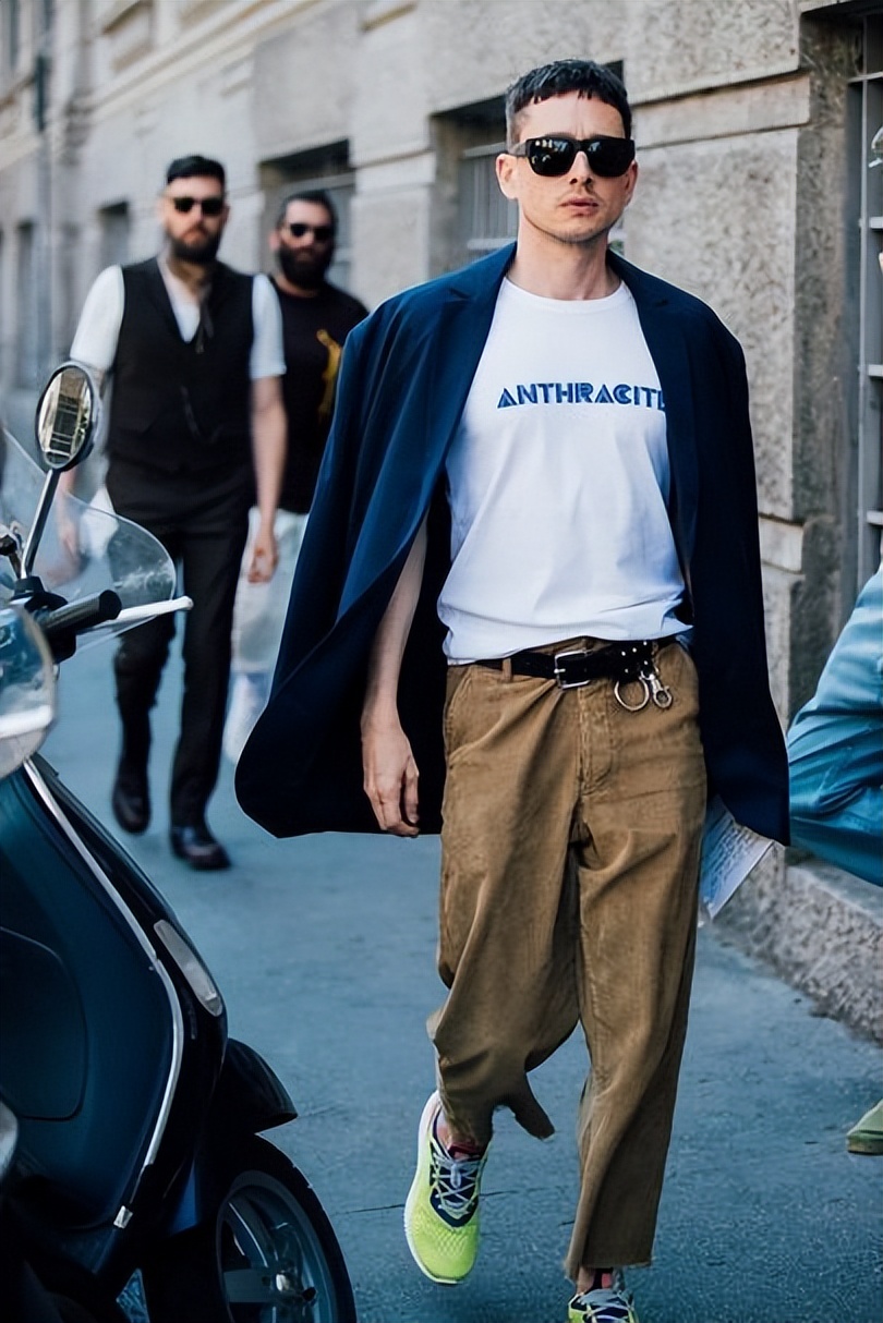 学会这些穿搭技巧你也能秒变男神,穿衣配色要记牢搭配瞬间变时髦男