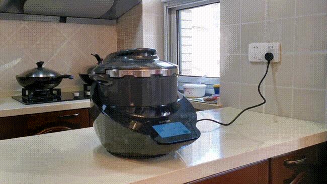 黑科技与顶级大厨交锋,厨房黑科技苏泊尔小c主厨料理机