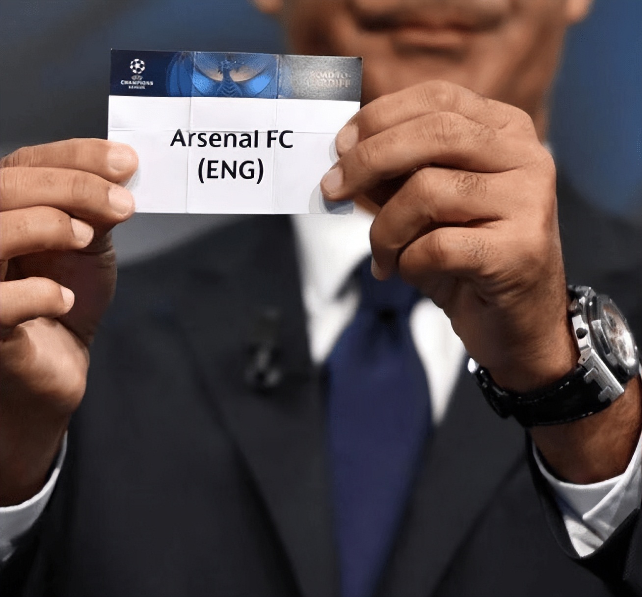 哈兰德解开头发,哈兰德关禁闭