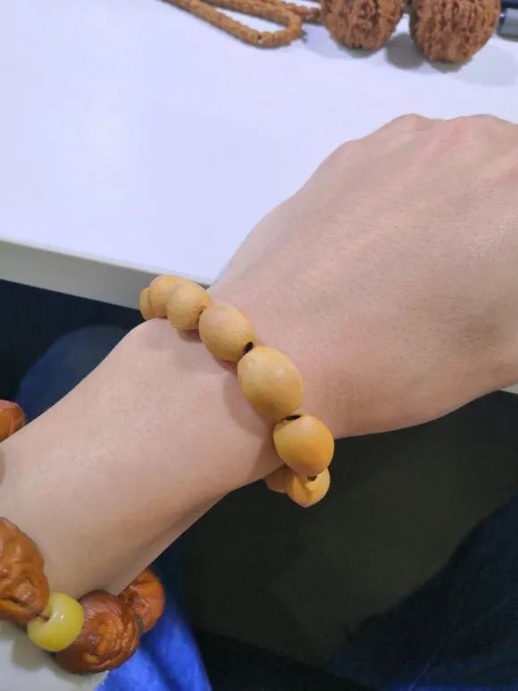 哪种手串更容易上包浆,手串包浆香味少