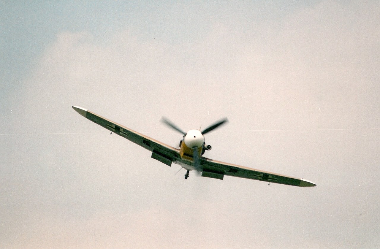 刀圈新闻:德国博克用二战战斗机锻造成刀——ME109