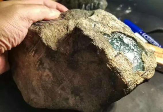 和田玉行情和翡翠行情比对,和田玉与翡翠升值潜力