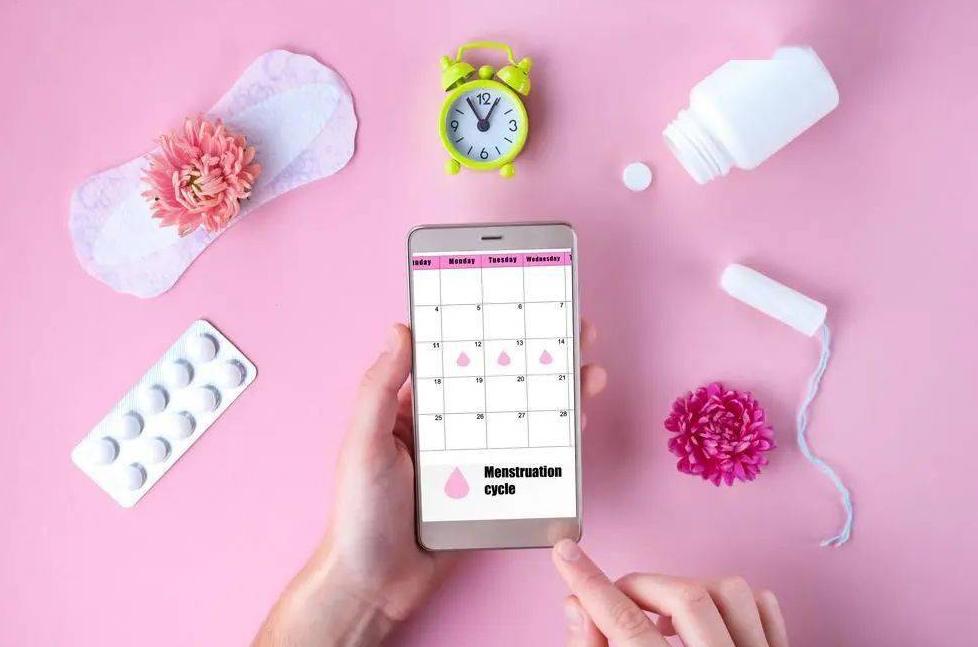 内裤好多分泌物代表什么,女性裤头总有异味怎么回事