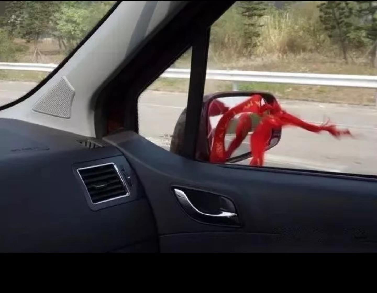 提新车红布怎么用,提新车挂红布挂在哪里