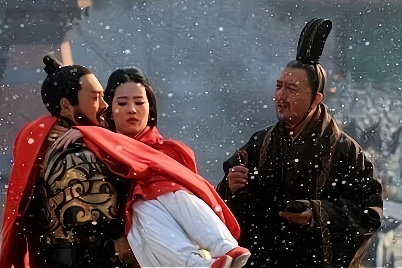 曹操喜欢娶寡妇的真正原因,英雄难过美人关为何曹操偏爱寡妇