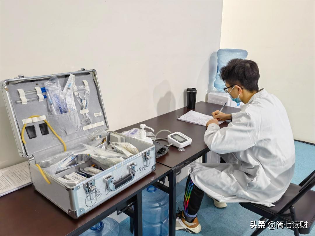 90后斜杠的副业超过了主业,90后小伙副业讲解