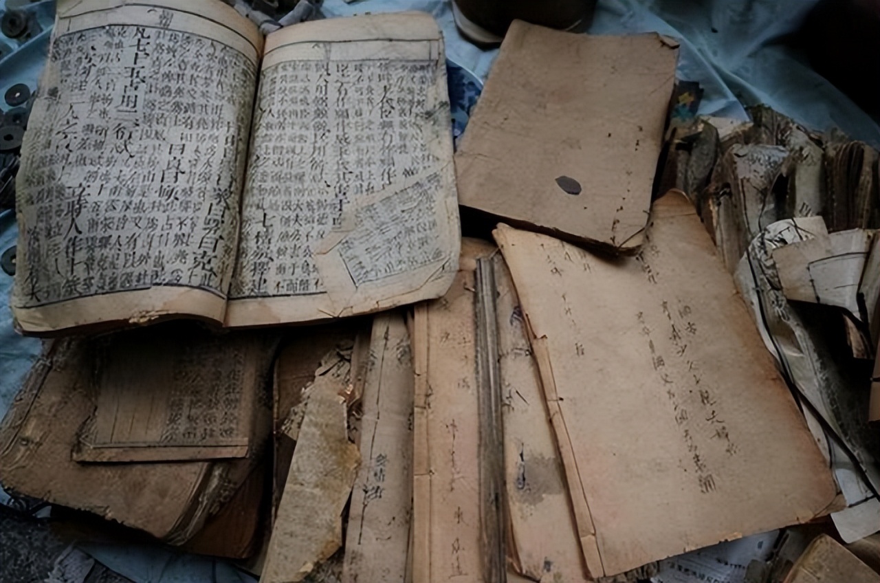 地摊1万买的破书，几年后拍出近3000万高价！《景祐礼部韵略》