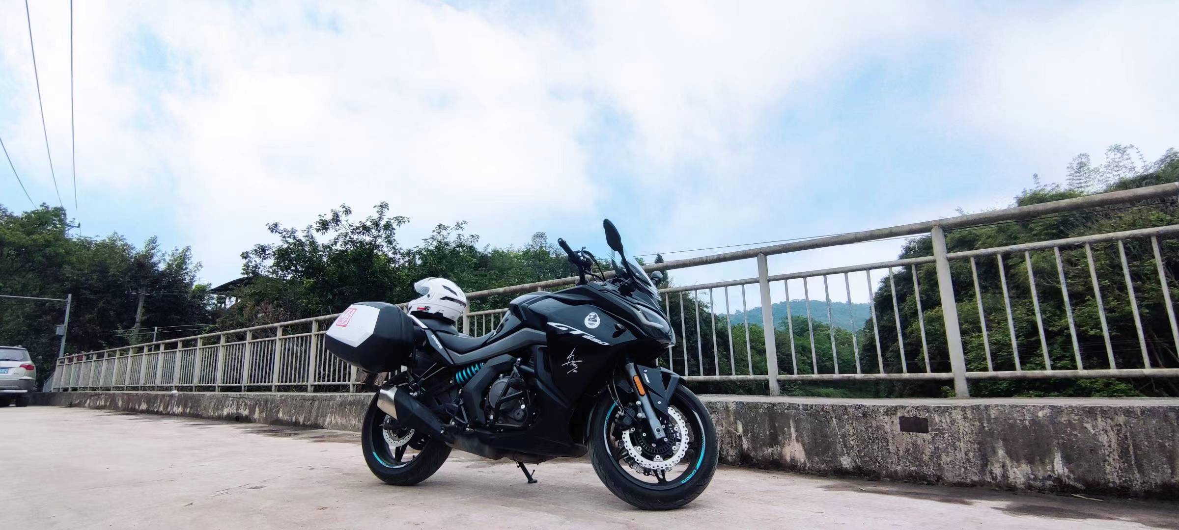 我们在错误的时间遇到了错误的人,在错误的时间遇到了不该爱的人