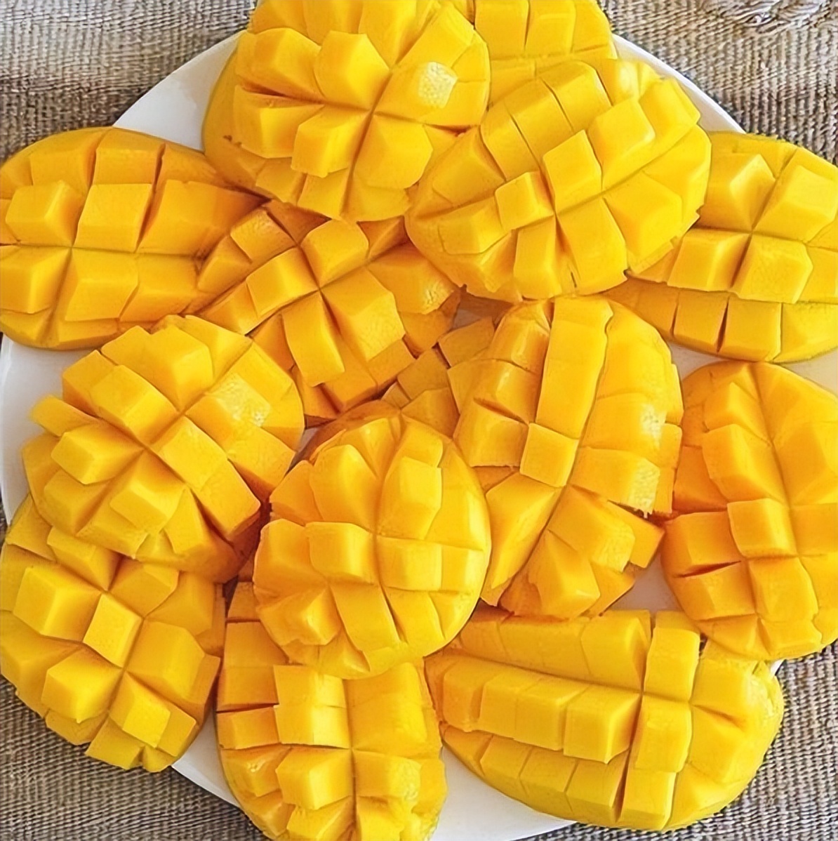 吃什么水果可以让皮肤变好,女性皮肤变好多吃什么水果