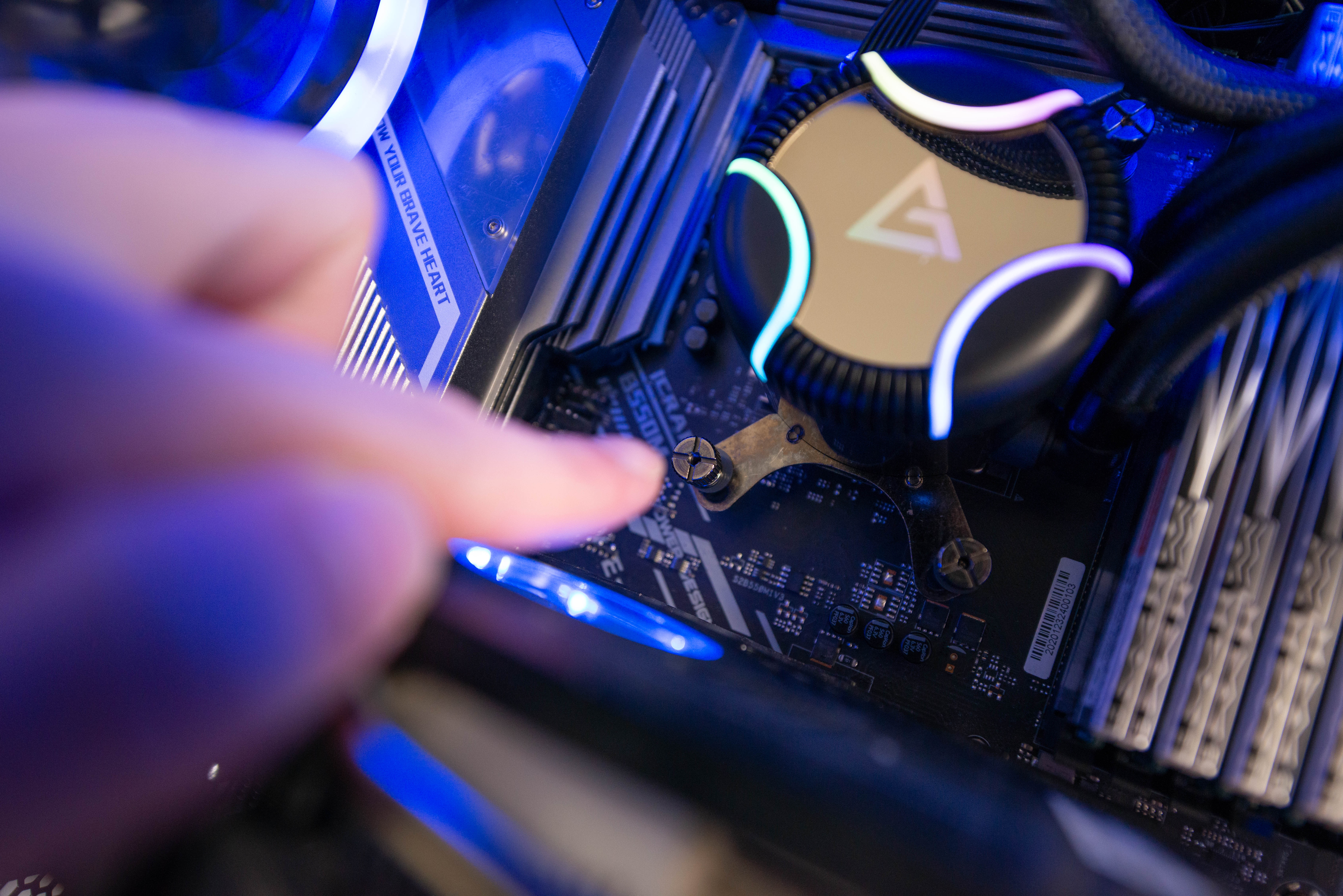 显卡diy水冷安装教程,水冷显卡组装电脑教程