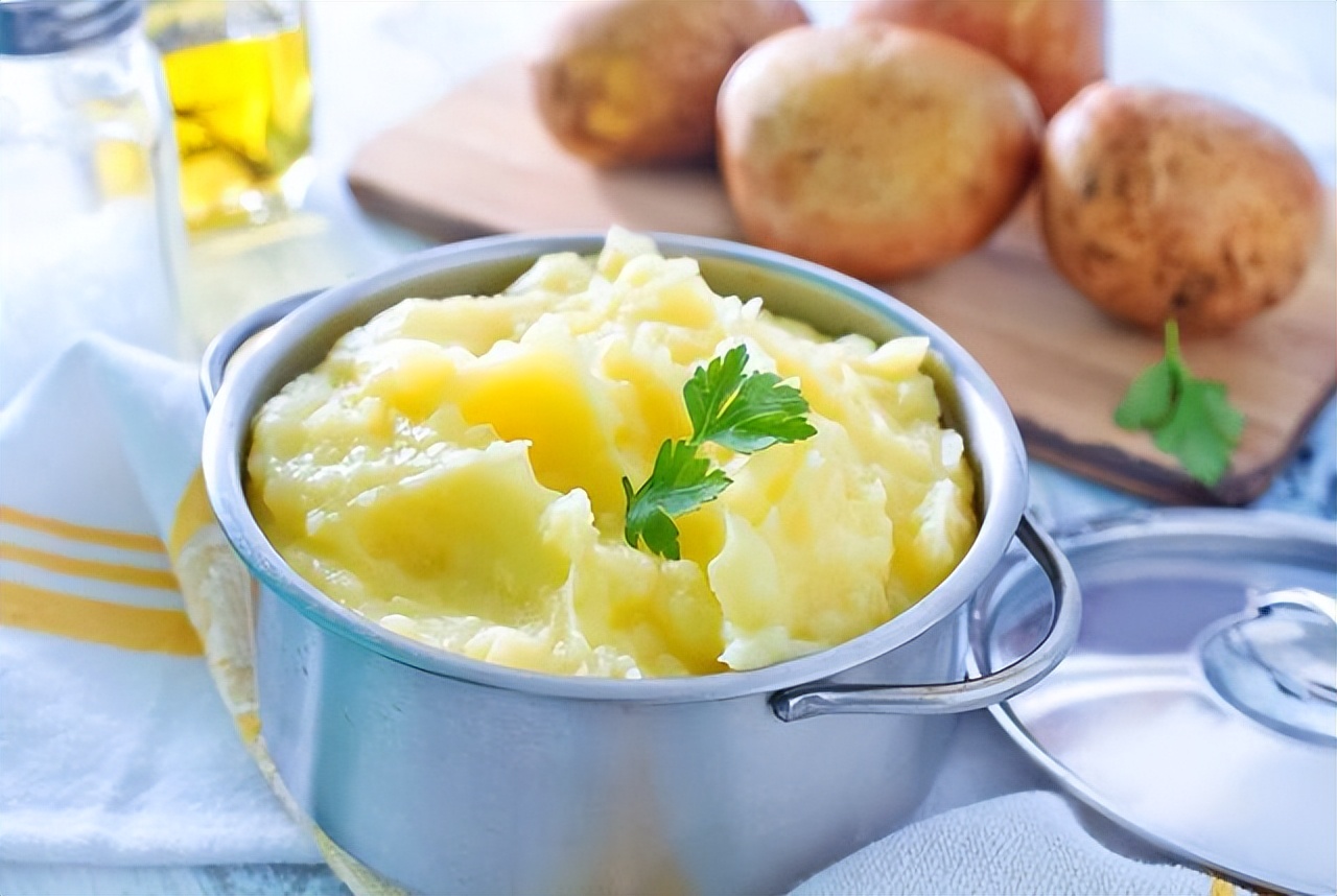 晚上吃苹果有什么毒啊,吃苹果伤胃吗什么时候吃好