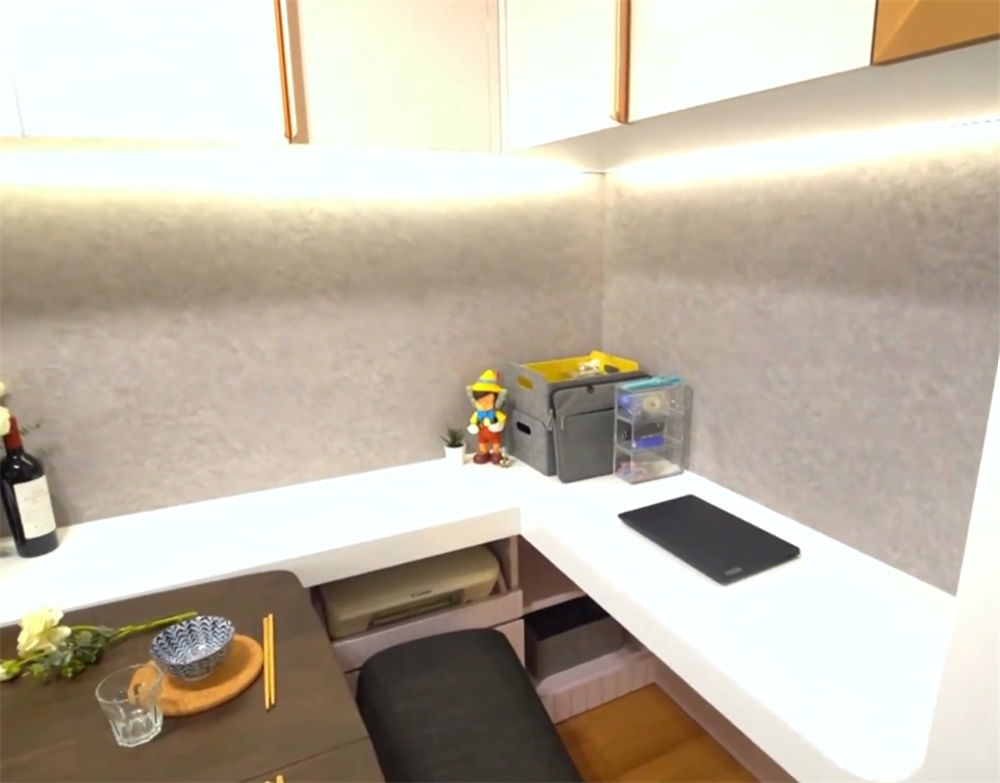 香港一家4口居住110尺劏房,香港一家五口住在豪宅