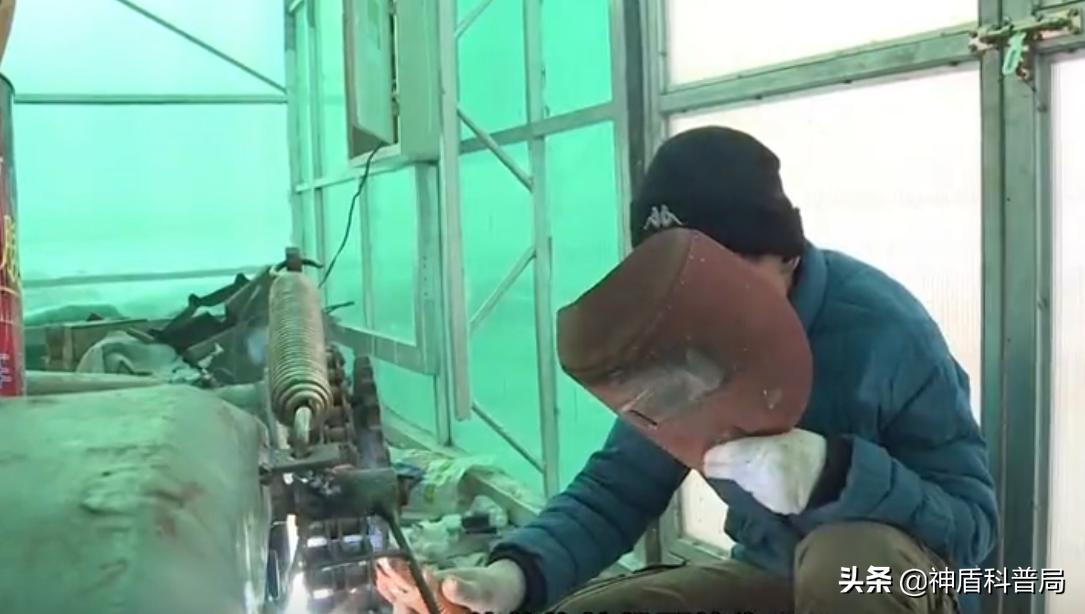 东北小伙发明挖掘机,东北小伙发明强国利器