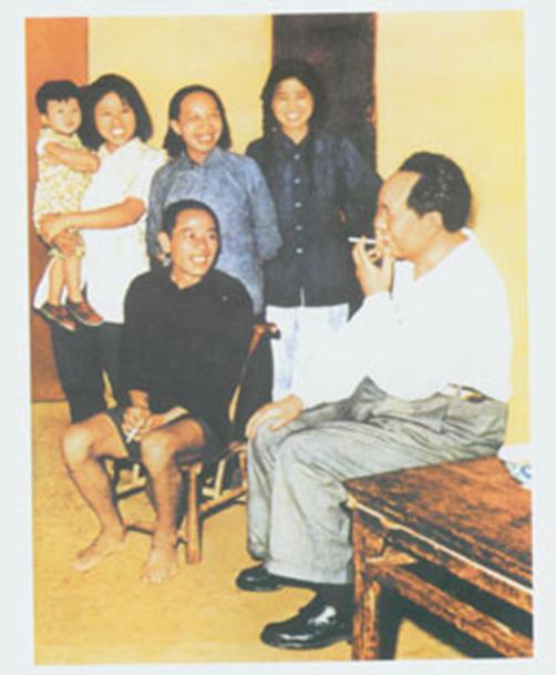 毛主席晚年生病后一抽烟就咳嗽，*先念李**知道后：您可以试试雪茄烟