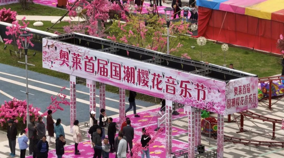 打卡沙雕、逛稻草乐园、看乒乓比赛、品美味小吃……“五一”来南海乐享假日