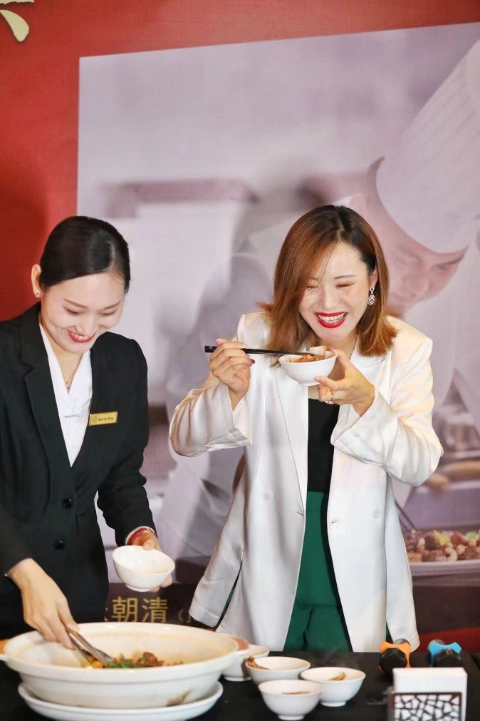 “寻味金陵·品V经典”第二站南京金奥费尔蒙酒店粤菜和本地食材、美酒的融合“碰撞”