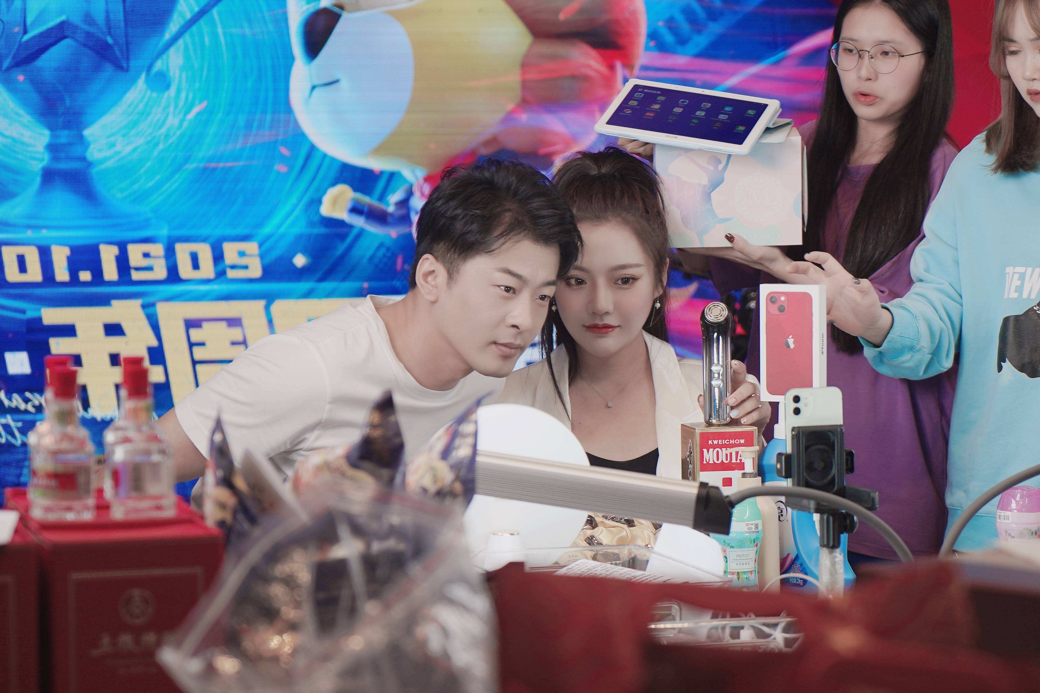 直播矩阵公司是怎么赚钱的,语音直播厅项目真的赚钱吗