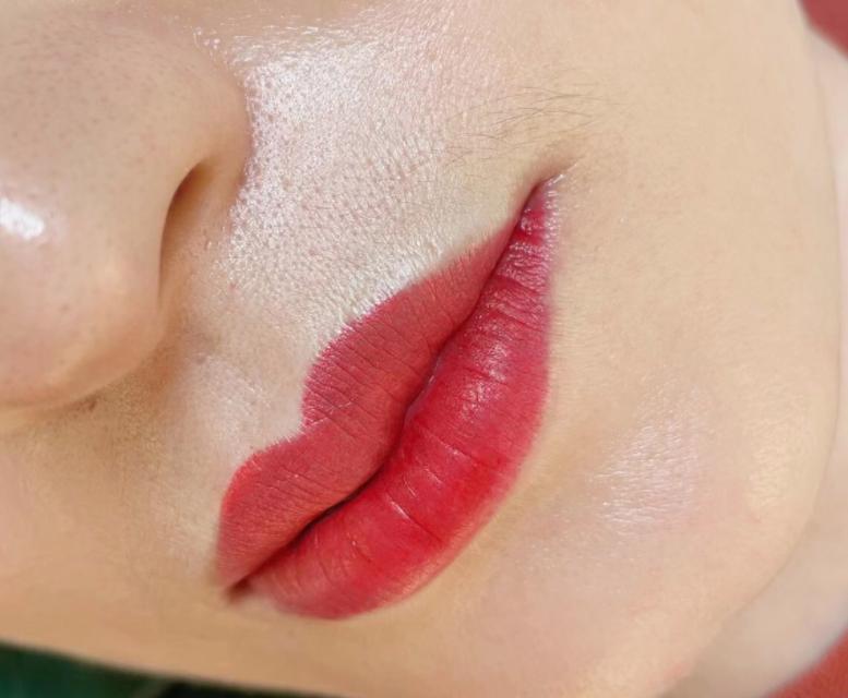 纹唇后期唇部发黑补色可以遮住吗,纹唇颜色发乌后期怎么补色