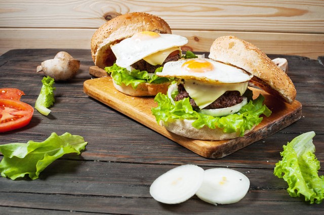 小伙汉堡创业故事,地摊鸡蛋汉堡创业感受