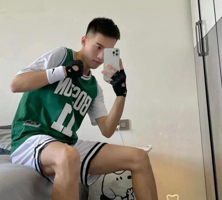 体育女生打疫苗,打疫苗身材走红