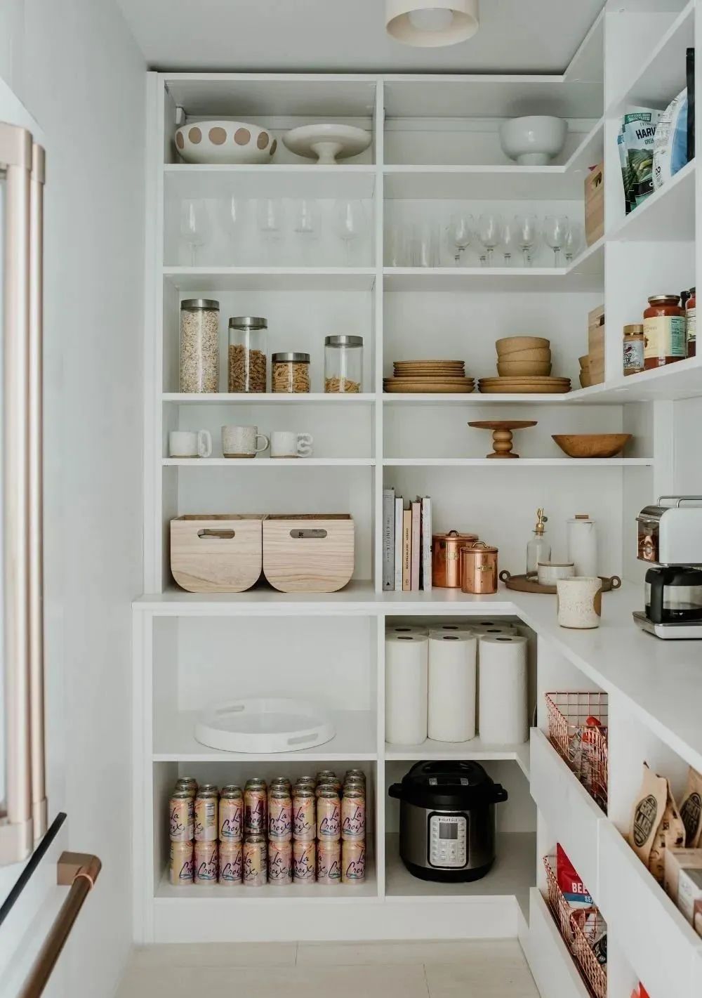 把闲置的地方利用起来,把一个小角落改造成房间