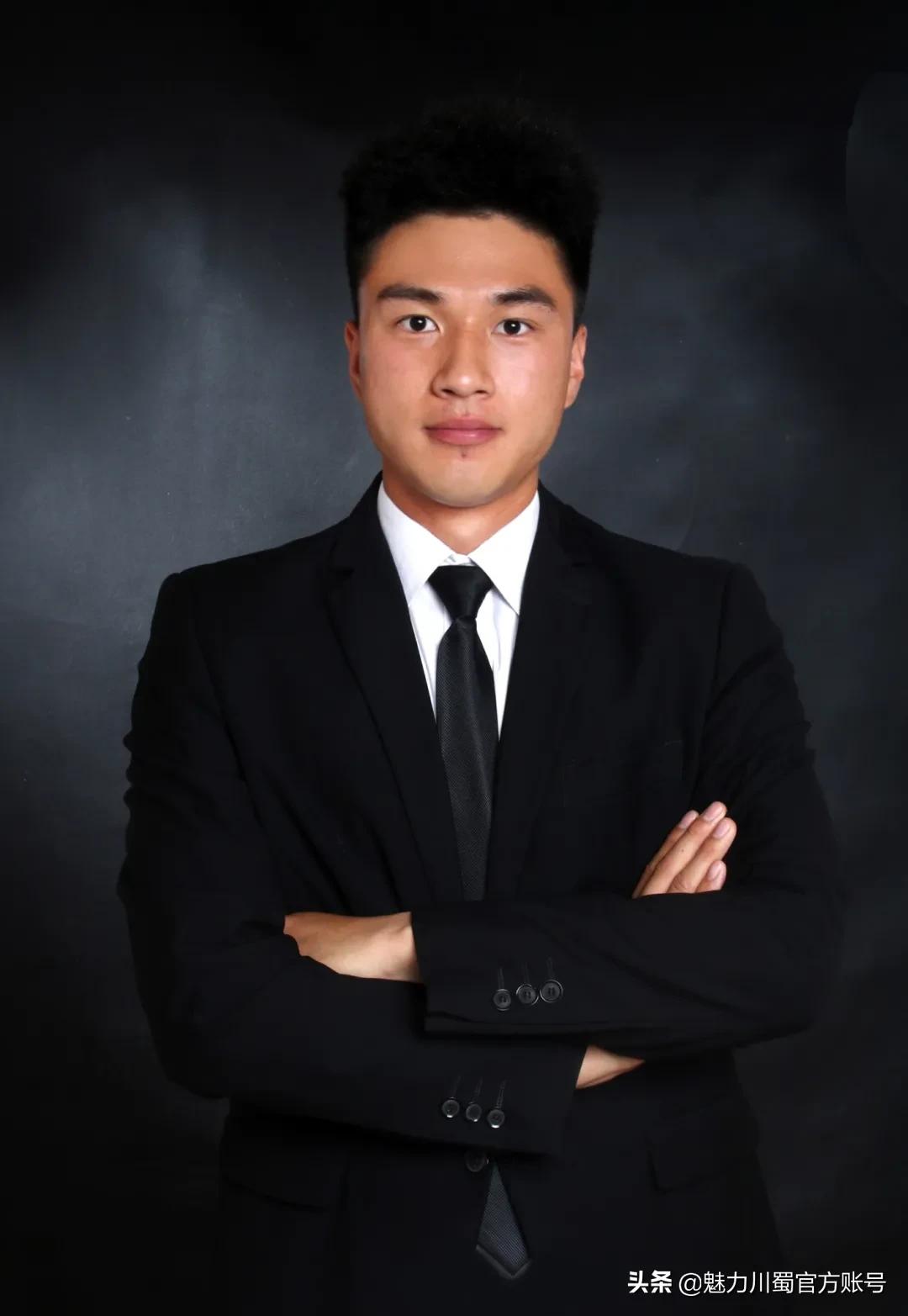 绵阳外国语学校李俊老师,绵阳外国语学校历史老师