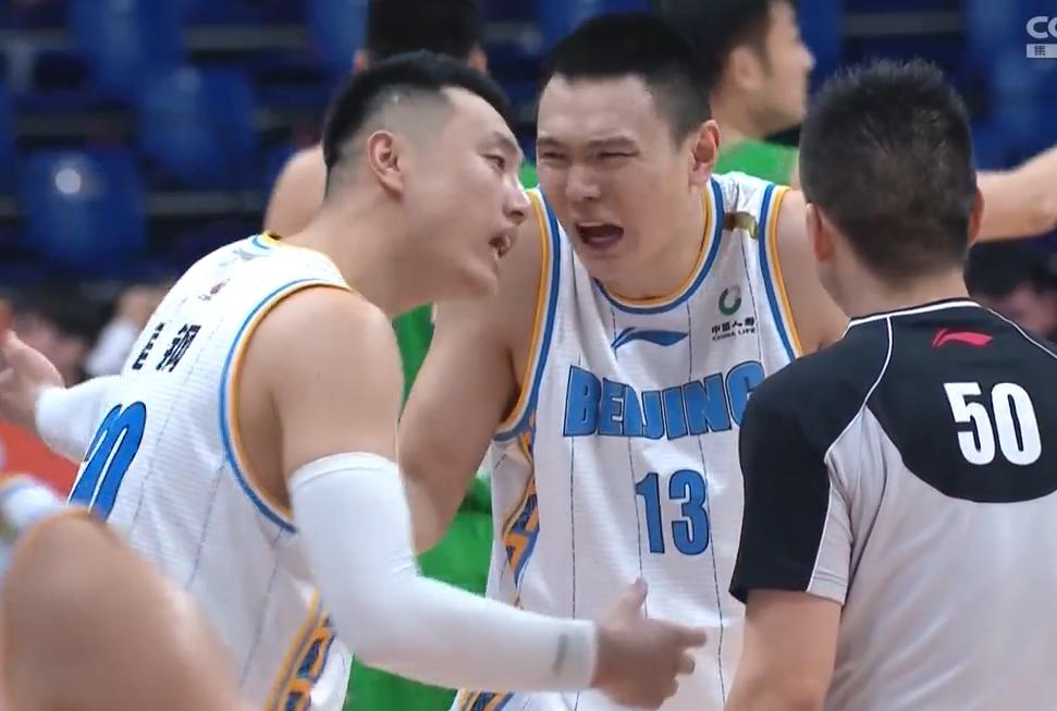 翟晓川朱彦西与球迷发生冲突,朱彦西三分绝杀翟晓川