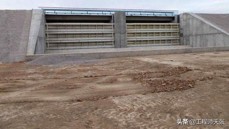 俄罗斯大坝决堤乌克兰有影响吗,俄罗斯把乌克兰的水坝炸了吗