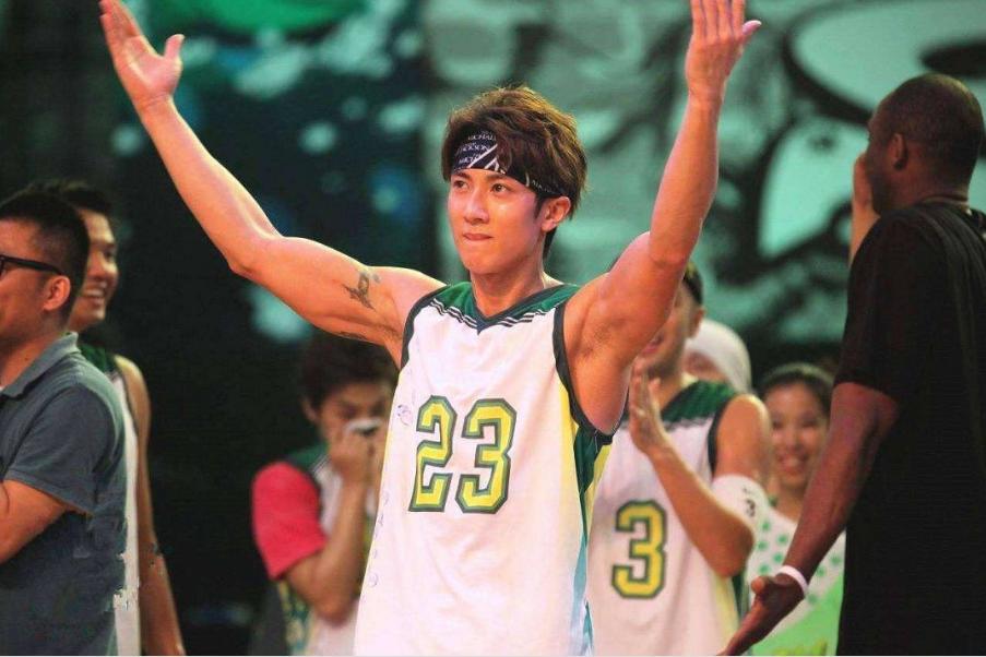 人比人气死人！这8位明星不但名气大，还个个“身怀绝技”