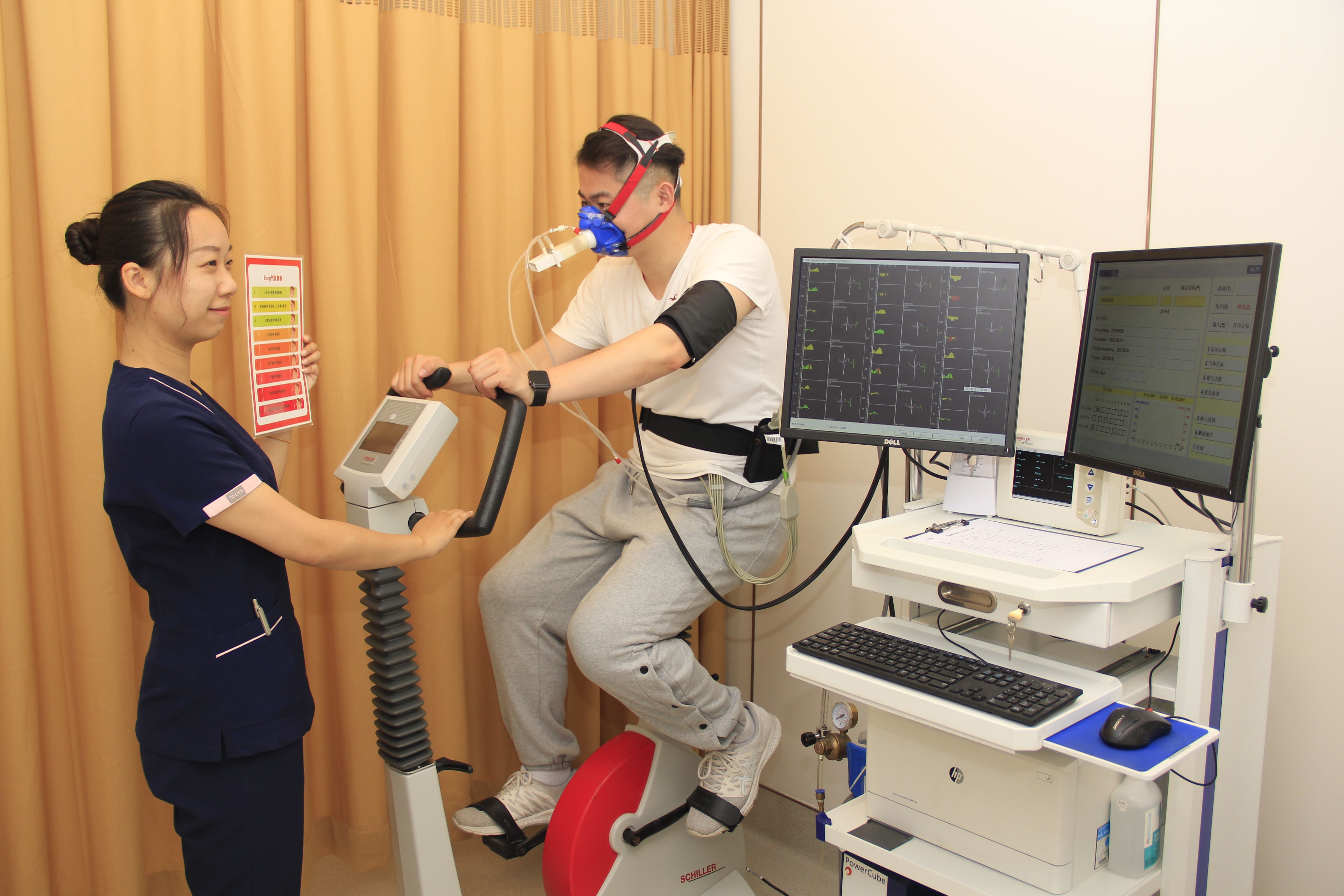 出现像李奶奶这种呼吸困难、胸闷气短的症状，家属们一定要重视！