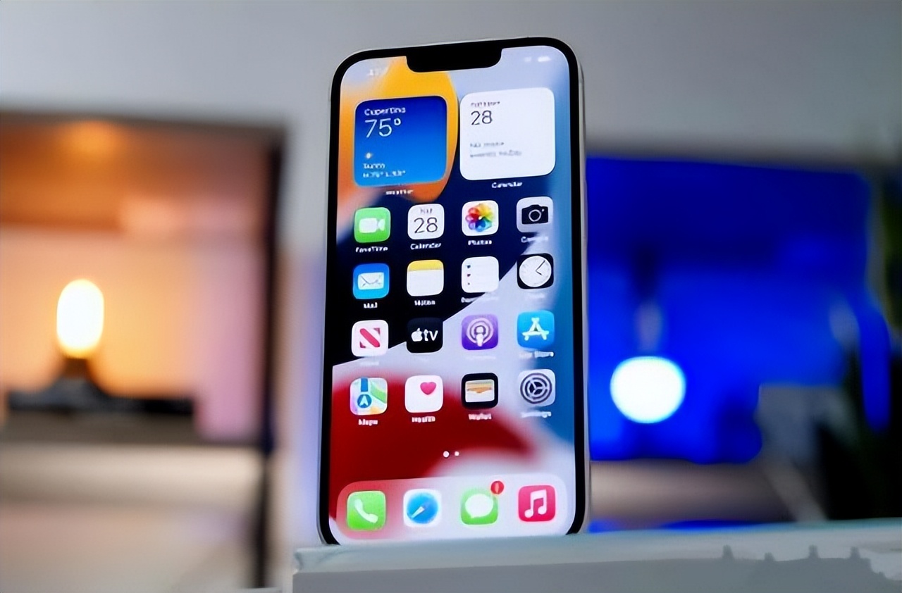 iphone13降15.7.4,iphone13现在降到什么价位了