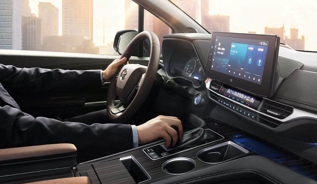 丰田赛那卖到30多万就有人骂，卖到近50万的极氪009该不该骂？