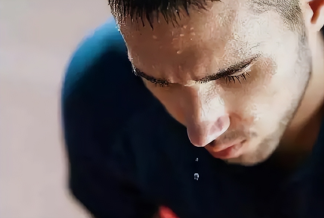 男人腋下潮湿什么原因,男人私密的地方潮湿怎么回事