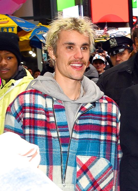 为什么明星脸上就没有胡子啊,为什么明星的脸上一点胡子也没有