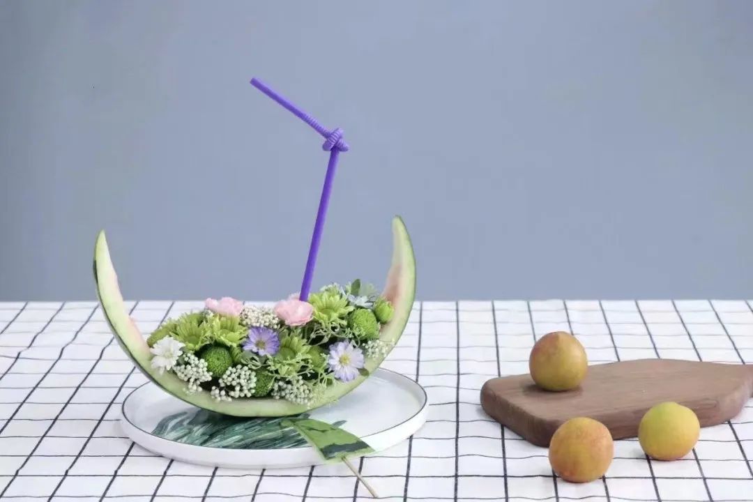 她是3个孩子的妈妈英语翻译,她是三个孩子的妈妈