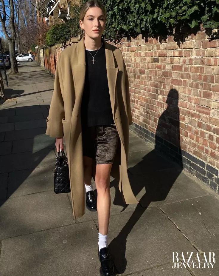 Emily在巴黎II上线即遭吐槽，真正的巴黎女人怎么搭珠宝？