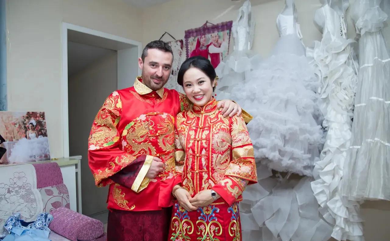 80后*疆新**美女闪婚法国老公，生下一个混血儿，第一次见面就要娶她