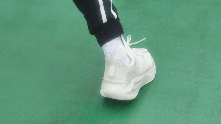 小后卫突破篮球鞋超轻,后卫李宁篮球鞋利刃3v2