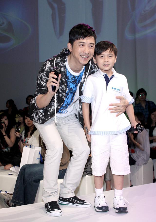 庾澄庆儿子与奶奶关系,庾澄庆儿子小时候