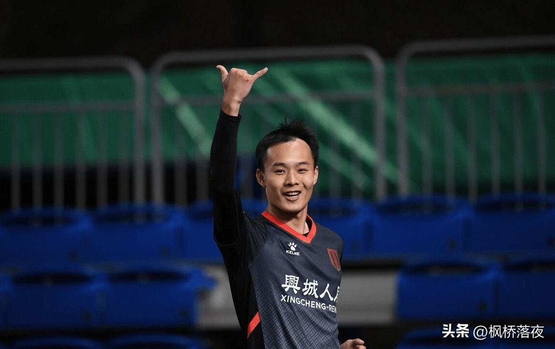 武磊接过西班牙人七号球衣,上海申花武磊最新消息