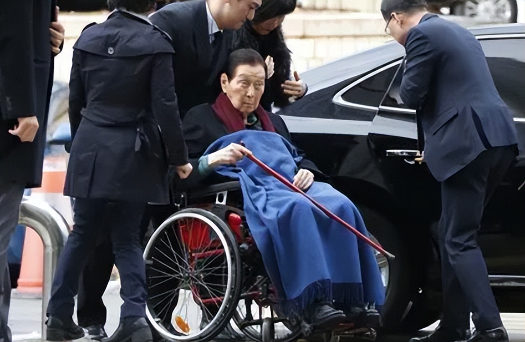 攀附日本发家，深陷各类丑闻，乐天家族没落得有理有据