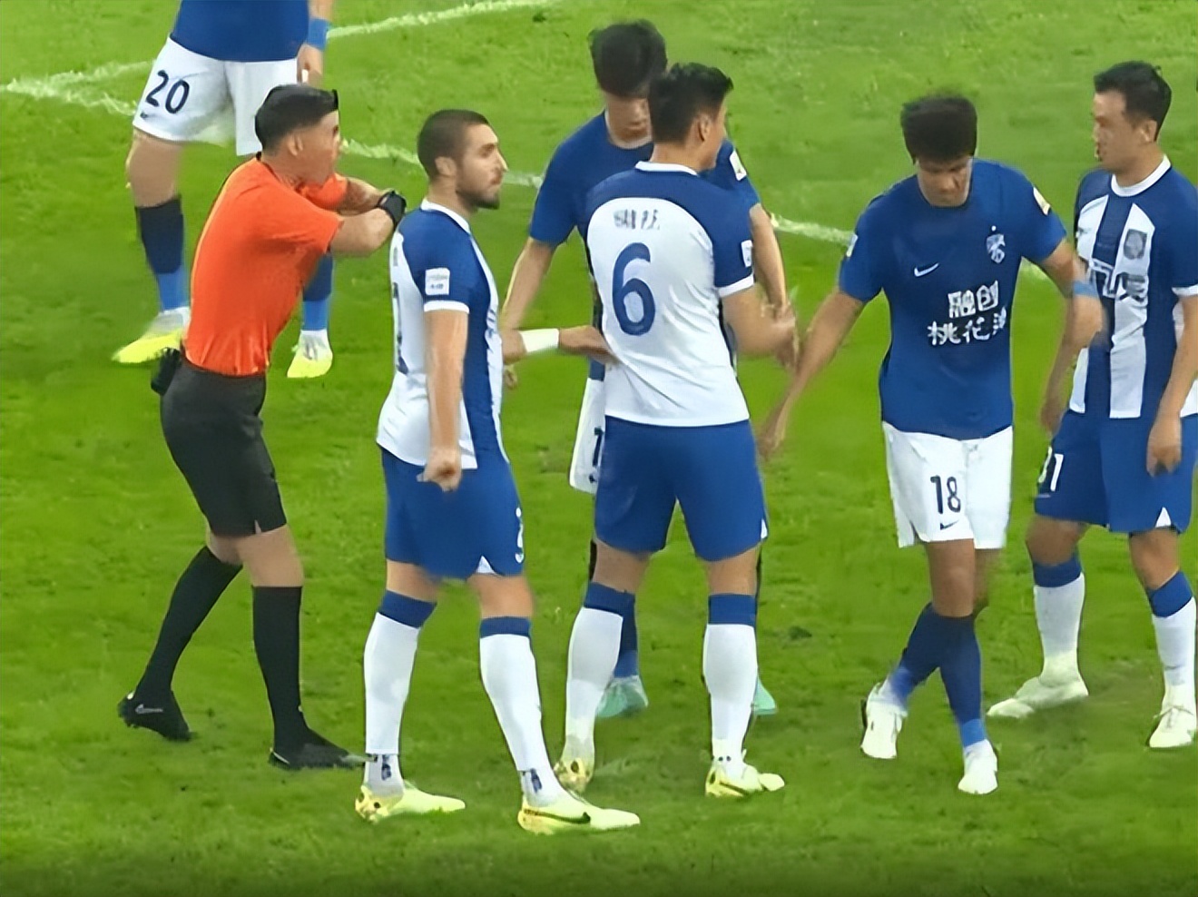 在不擅长的赛道上越走越不擅长,中超天津津门虎队对阵武汉三镇队