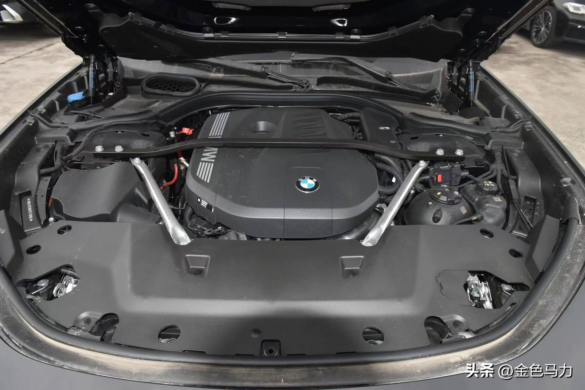 最新款宝马7系最顶配,宝马7系什么配置才有老板座