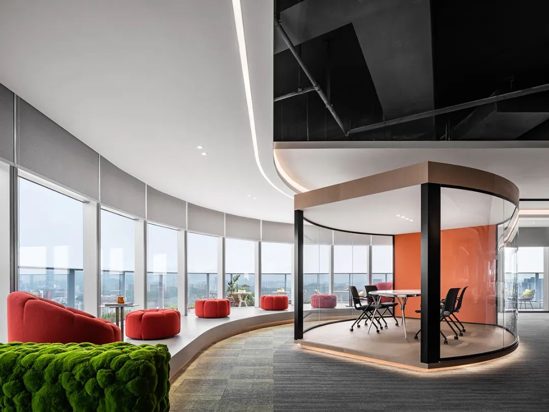 “打翻了”调色盘设计的办公室原来长这样！