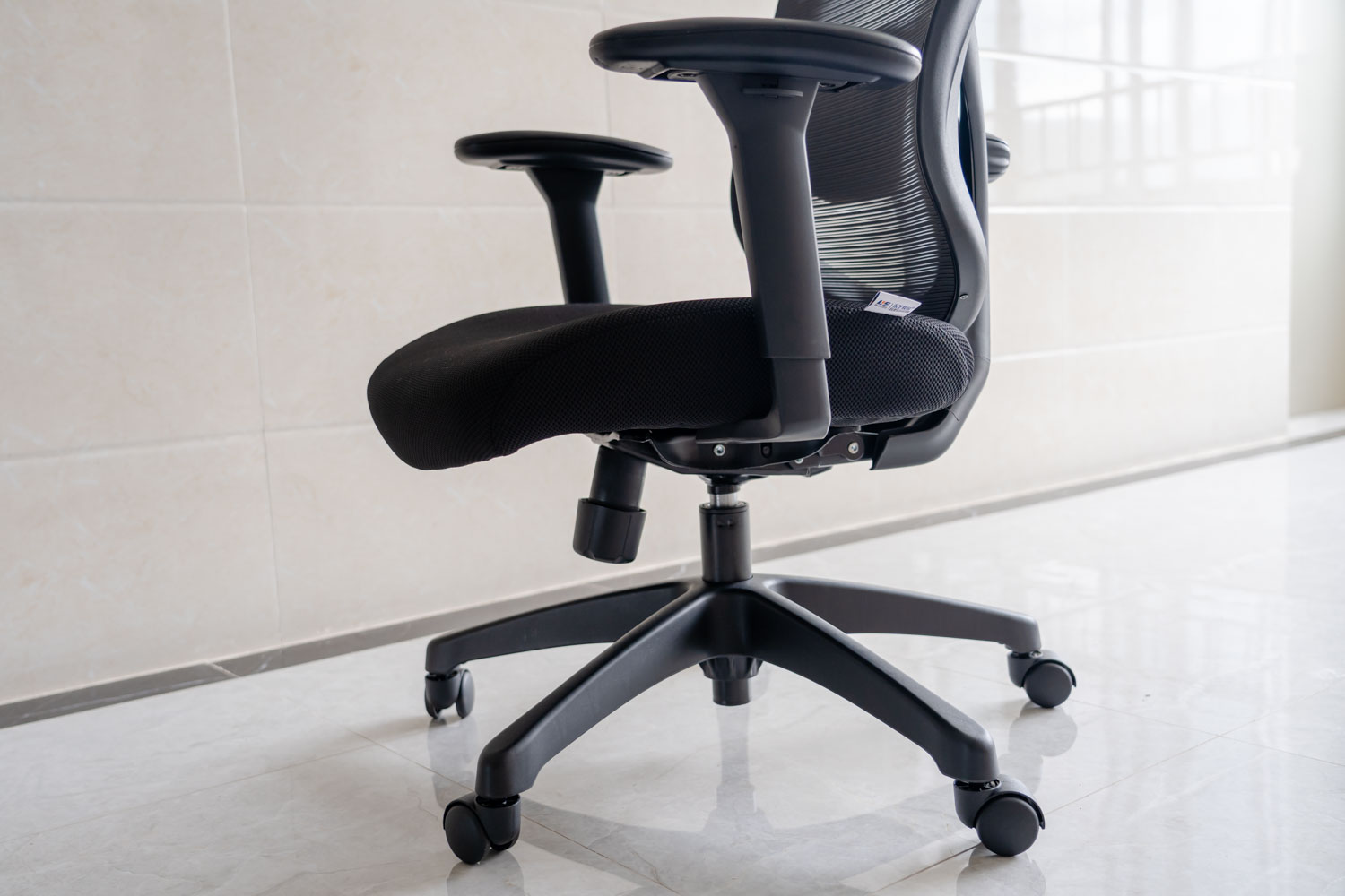 永艺入门级人体工学椅横评,永艺双背联动人体工学椅评测